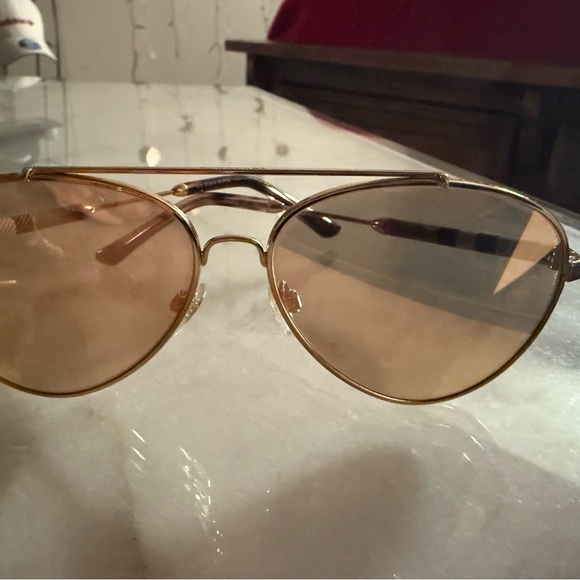 Burberry sunglasses - Picture 4 of 8